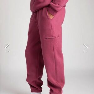 Comfort sweat pants size Small Berry DnD travel NWT/bag